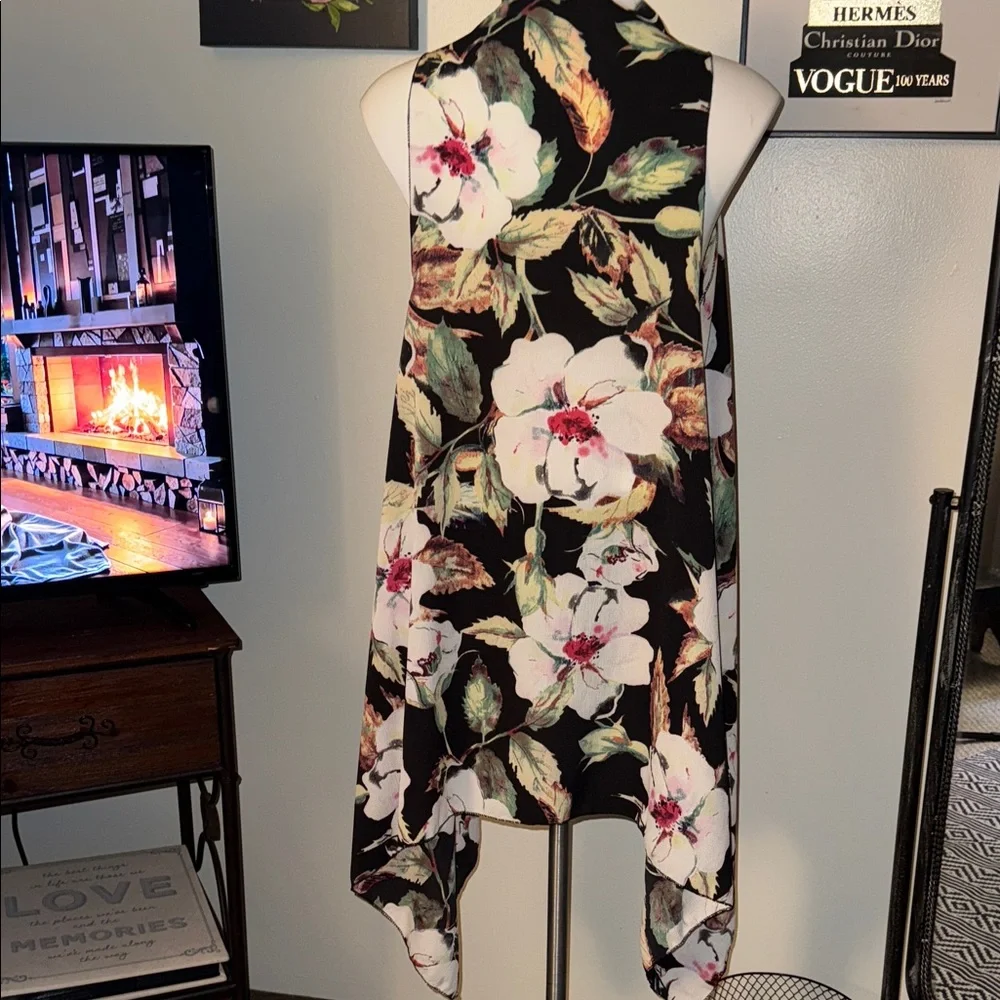 Black Floral Waterfall Vest - Picture 3 of 5